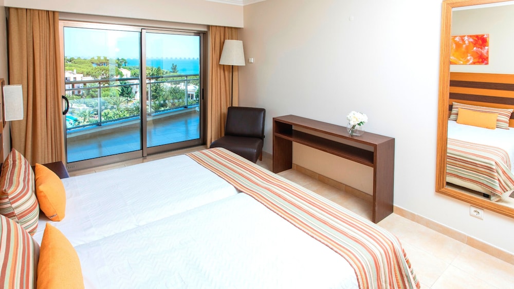 Alfagar Aparthotel — Hotel rooms in Albufeira, Faro