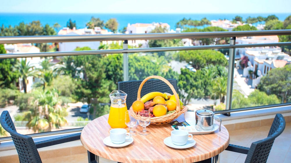 Alfagar Aparthotel — Hotel rooms in Albufeira, Faro