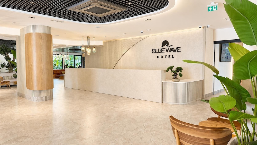 Blue Wave Suite Hotel - All Inclusive — Hotel building in Alanya