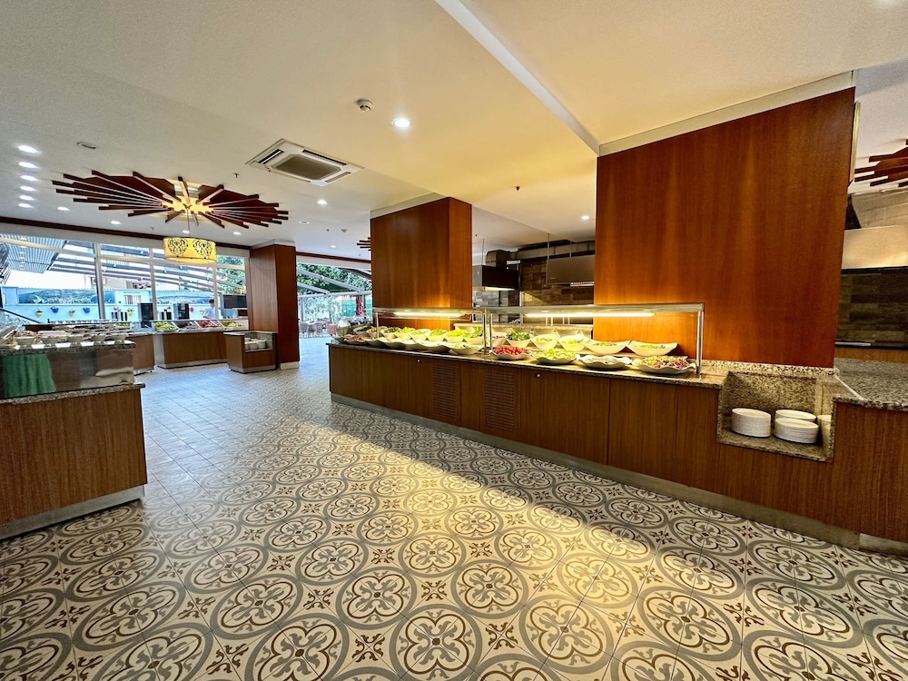 Blue Wave Suite Hotel - All Inclusive — Restaurant & bars in Alanya