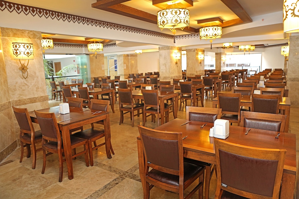 Blue Wave Suite Hotel - All Inclusive — Restaurant & bars in Alanya