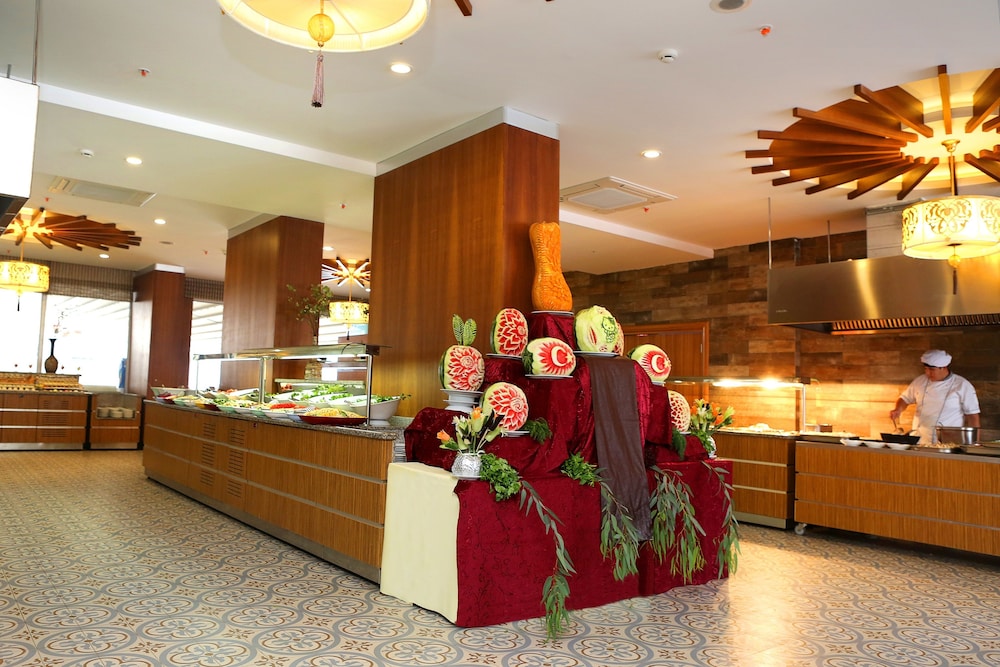 Blue Wave Suite Hotel - All Inclusive — Restaurant & bars in Alanya