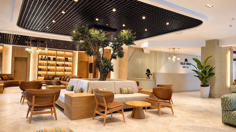 Blue Wave Suite Hotel - All Inclusive — Hotel building in Alanya