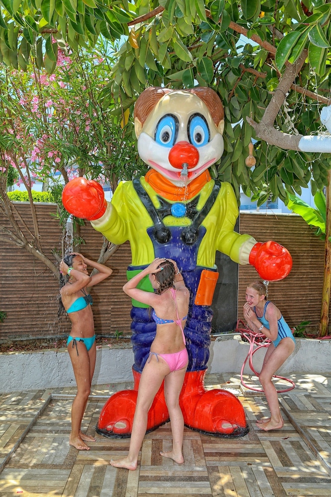 Blue Wave Suite Hotel - All Inclusive — Attractions for children in Alanya