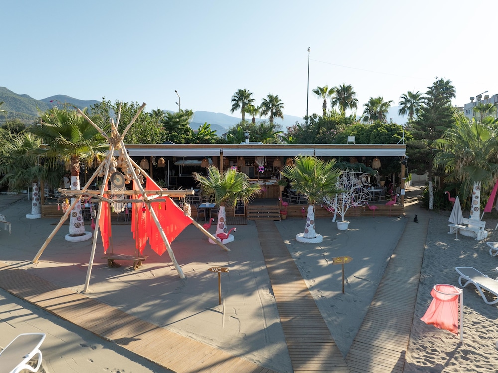 Blue Wave Suite Hotel - All Inclusive — Restaurant & bars in Alanya
