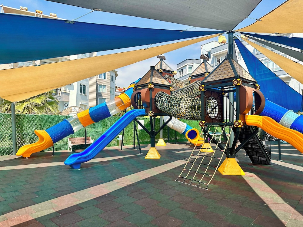 Blue Wave Suite Hotel - All Inclusive — Attractions for children in Alanya