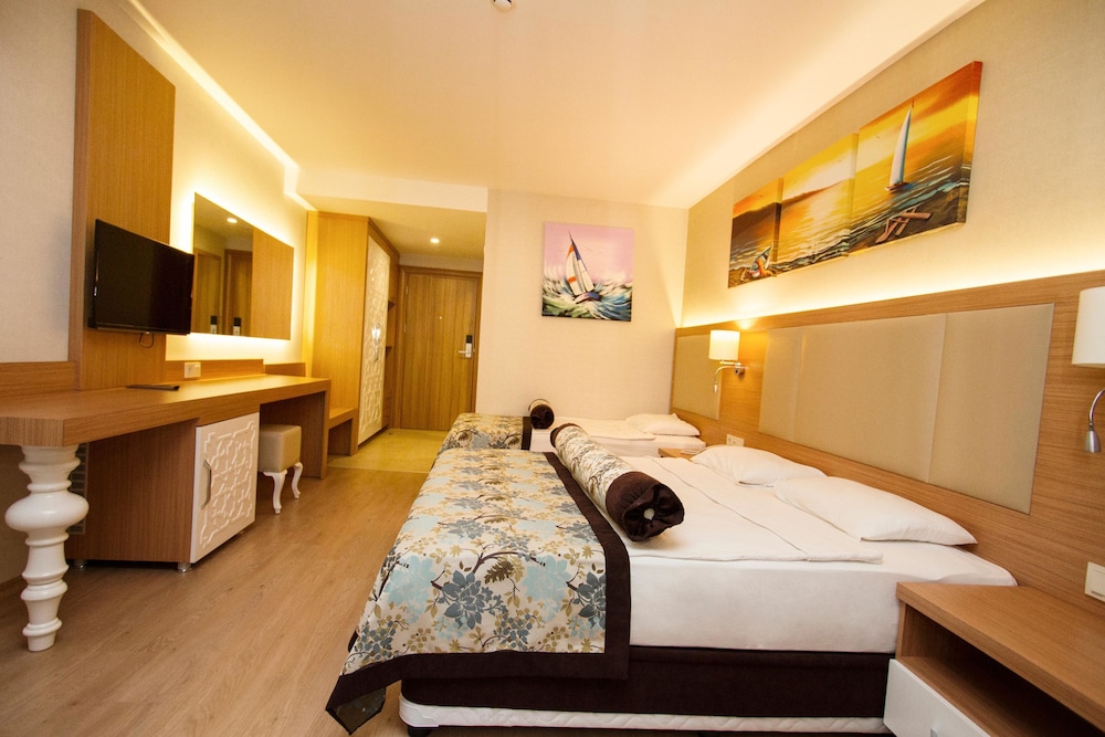 Blue Wave Suite Hotel - All Inclusive — Hotel rooms in Alanya