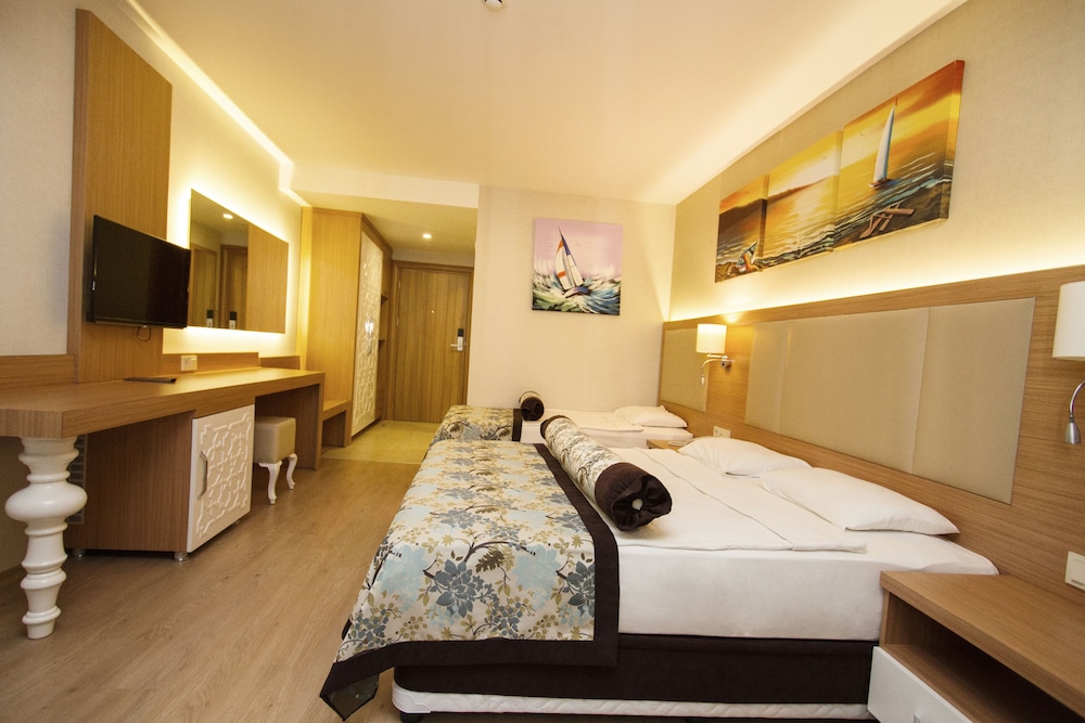 Blue Wave Suite Hotel - All Inclusive — Hotel rooms in Alanya