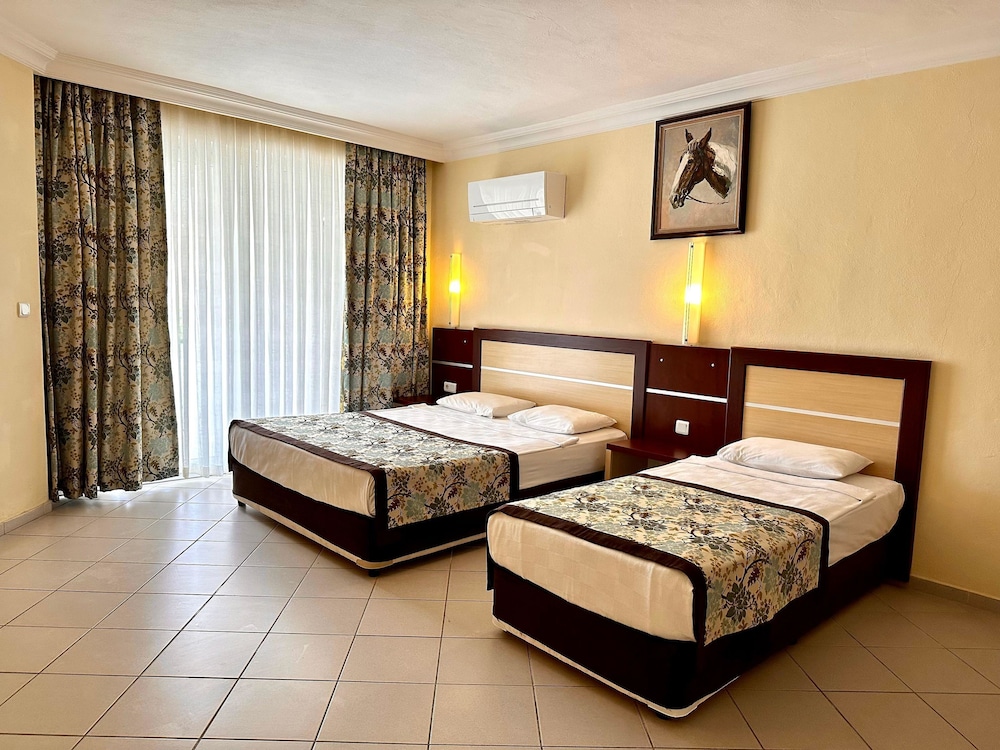 Blue Wave Suite Hotel - All Inclusive — Hotel rooms in Alanya