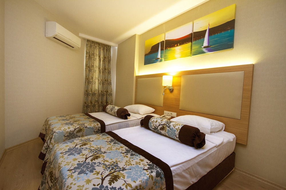 Blue Wave Suite Hotel - All Inclusive — Hotel rooms in Alanya