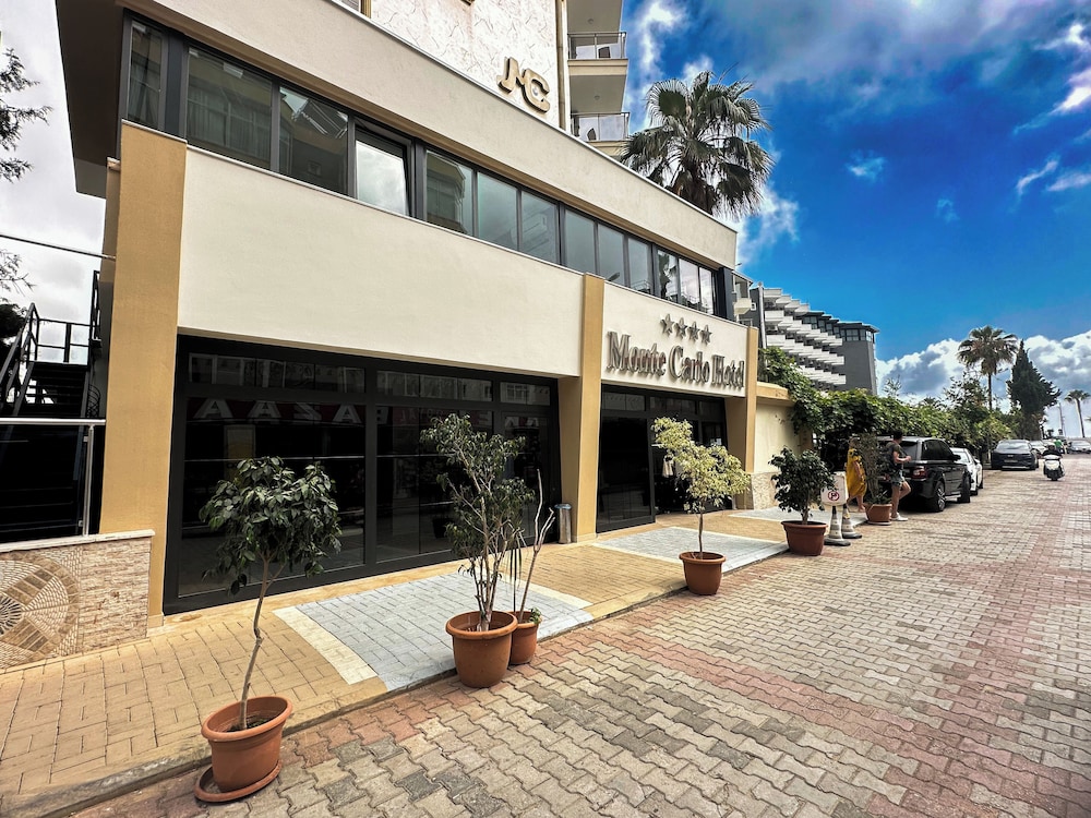 Monte Carlo Hotel - All Inclusive — Hotel building in Alanya