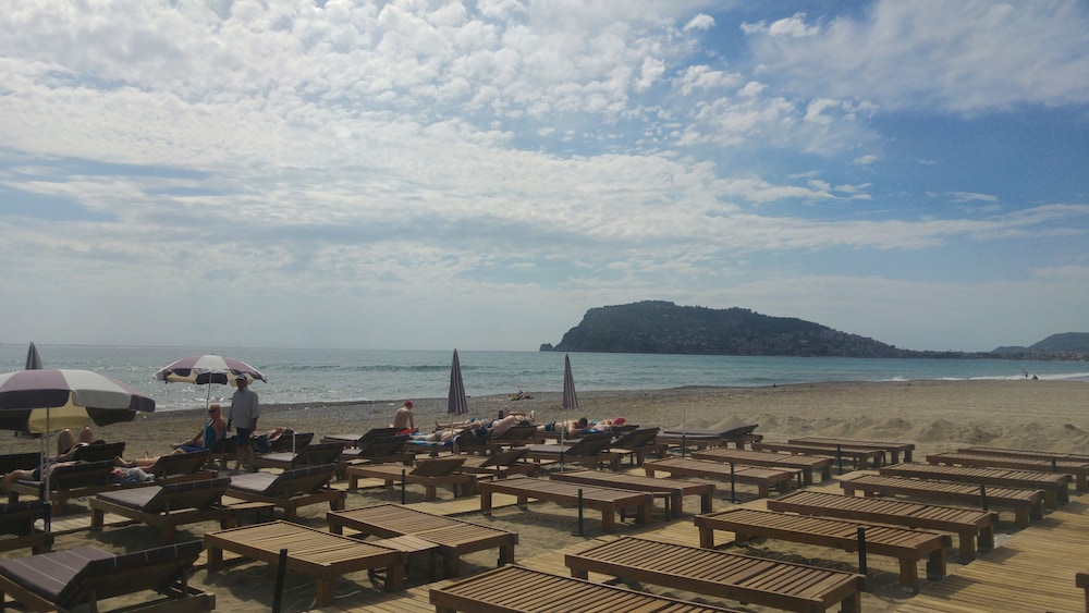 Monte Carlo Hotel - All Inclusive — Beach in Alanya