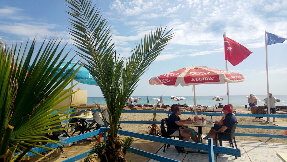 Monte Carlo Hotel - All Inclusive — Beach in Alanya