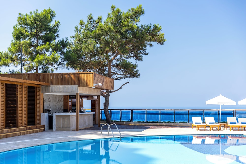 Delta Hotels Antalya Lara — Swimming pool in Antalya