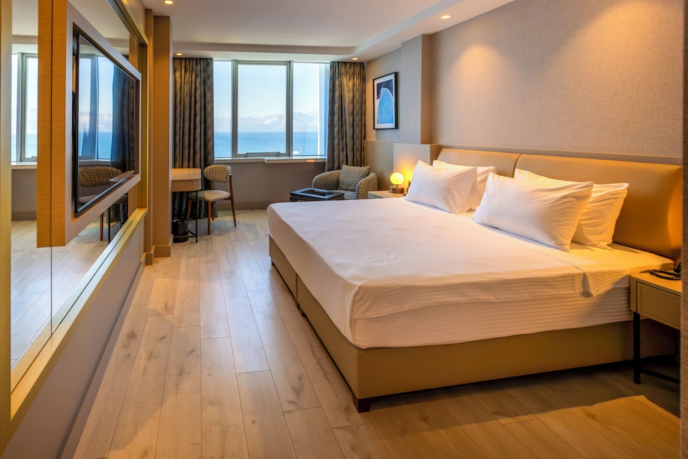 Delta Hotels Antalya Lara — Hotel rooms in Antalya
