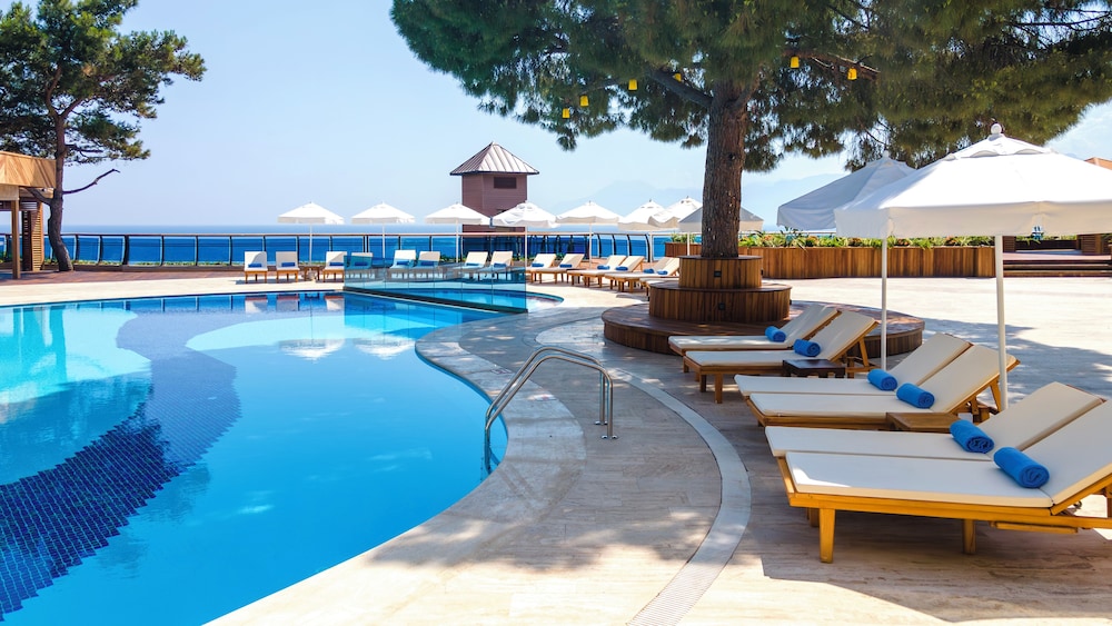 Delta Hotels Antalya Lara — Swimming pool in Antalya