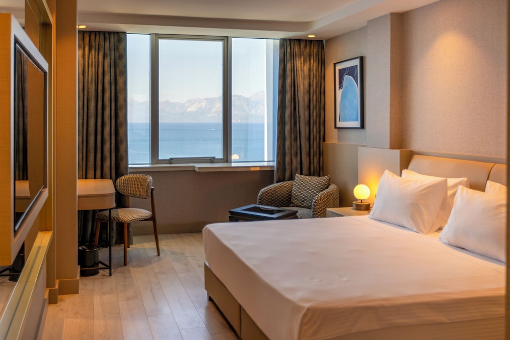 Delta Hotels Antalya Lara — Hotel rooms in Antalya