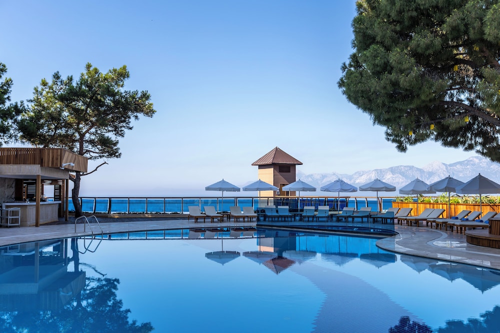 Delta Hotels Antalya Lara — Swimming pool in Antalya