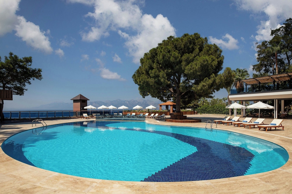 Delta Hotels Antalya Lara — Swimming pool in Antalya