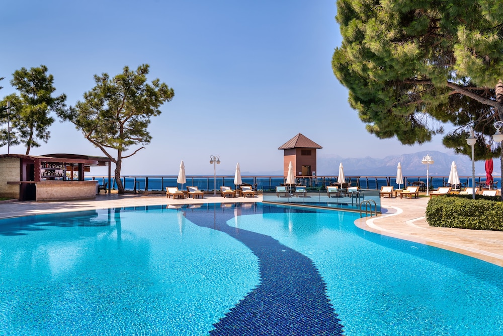 Delta Hotels Antalya Lara — Swimming pool in Antalya