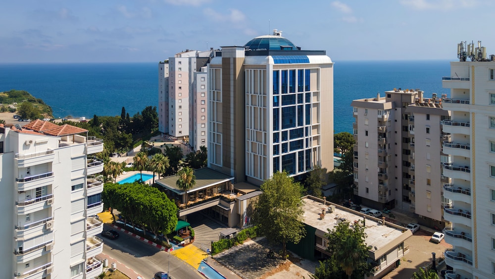 Delta Hotels Antalya Lara — Hotel building in Antalya