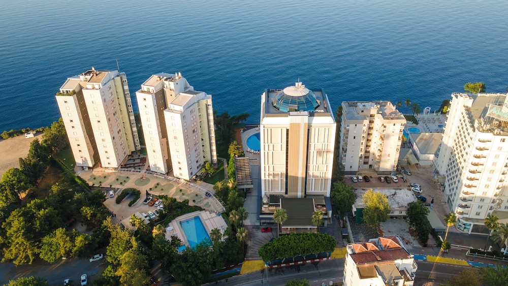 Delta Hotels Antalya Lara — Hotel building in Antalya