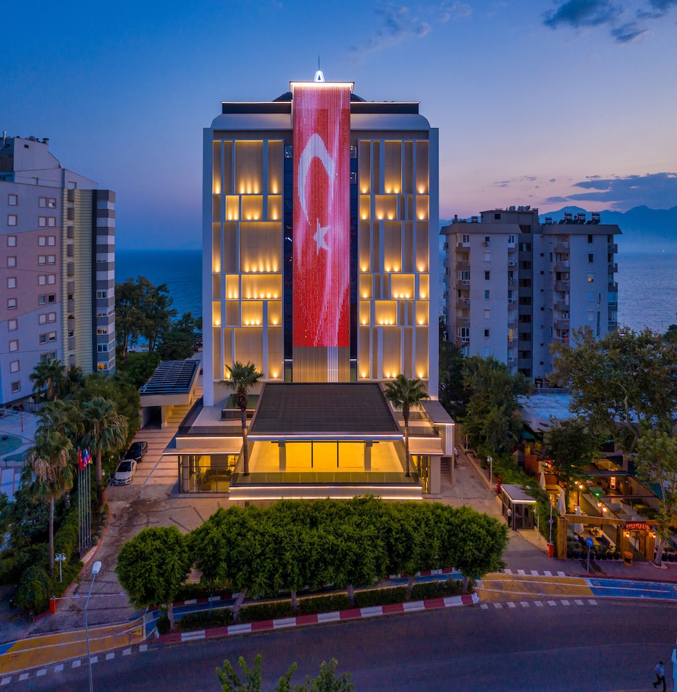Delta Hotels Antalya Lara — Hotel building in Antalya
