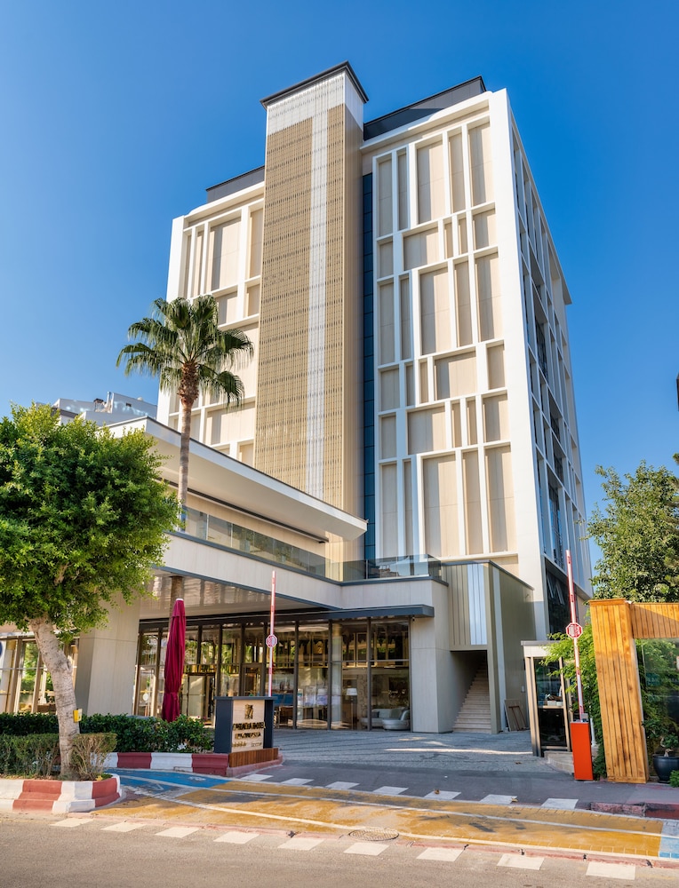 Delta Hotels Antalya Lara — Hotel building in Antalya