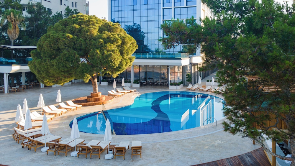 Delta Hotels Antalya Lara — Swimming pool in Antalya