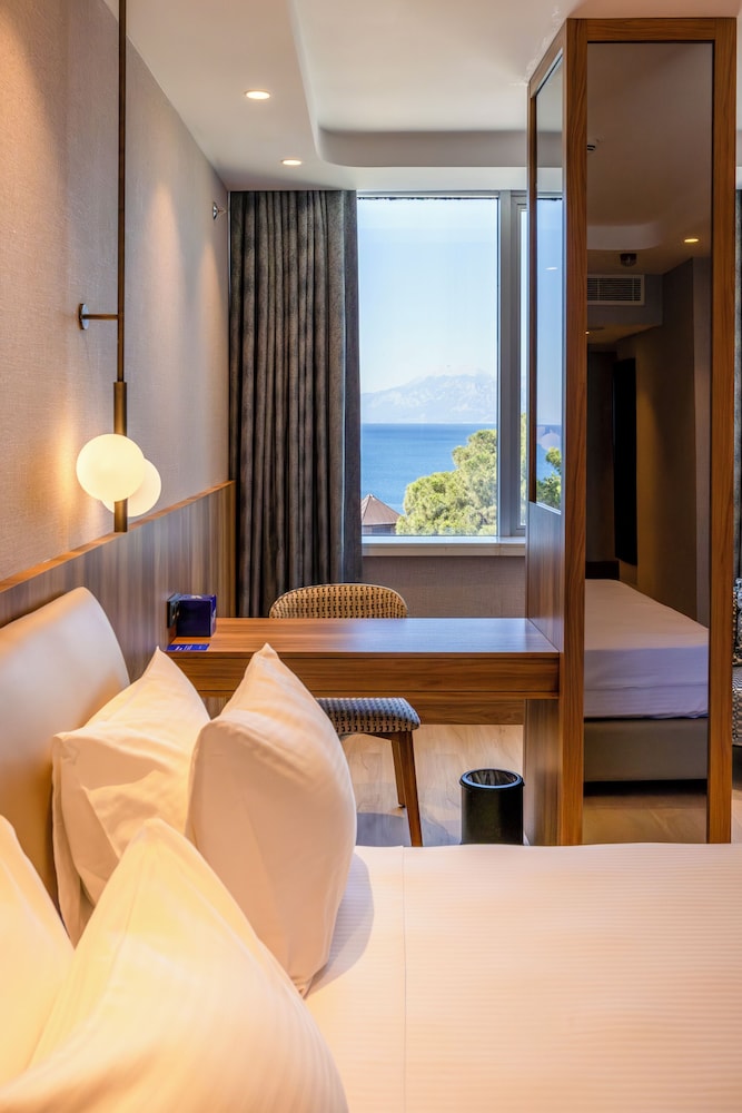 Delta Hotels Antalya Lara — Hotel rooms in Antalya