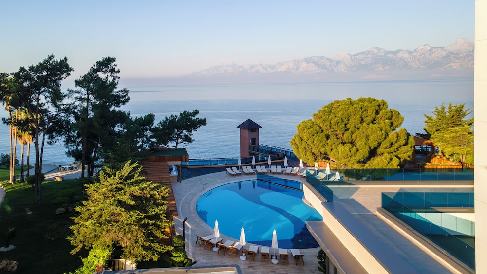 Delta Hotels Antalya Lara — Swimming pool in Antalya
