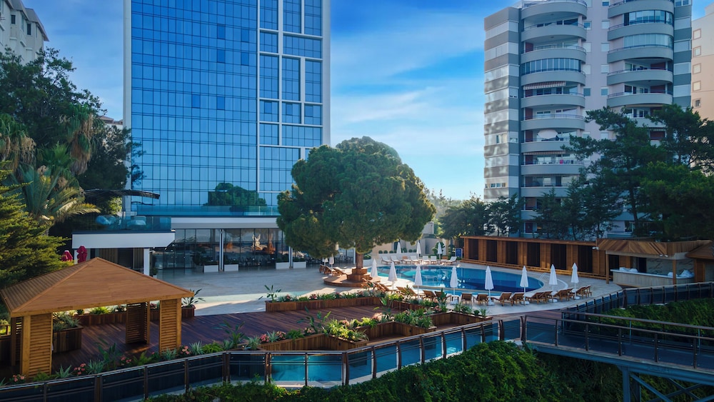 Delta Hotels Antalya Lara — Swimming pool in Antalya