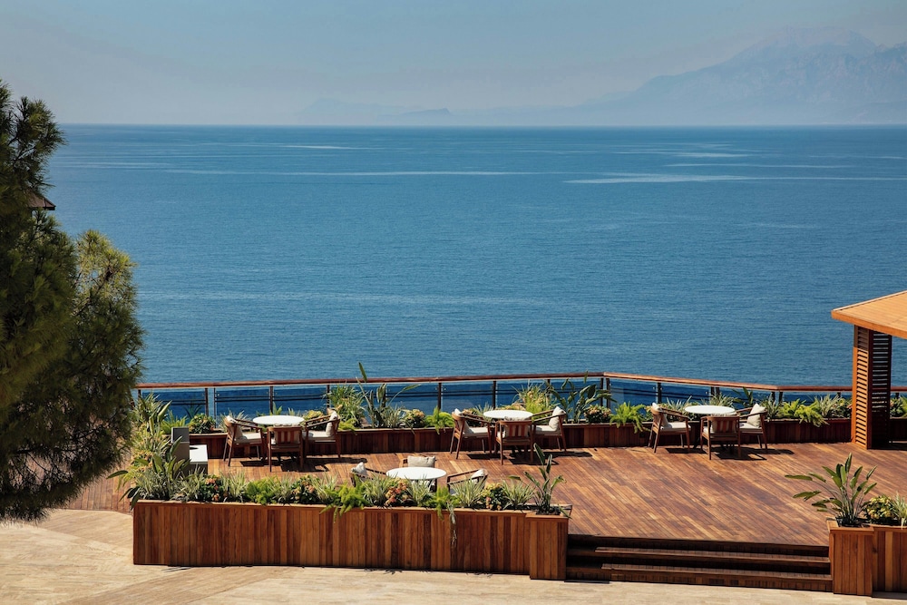 Delta Hotels Antalya Lara — Restaurant & bars in Antalya