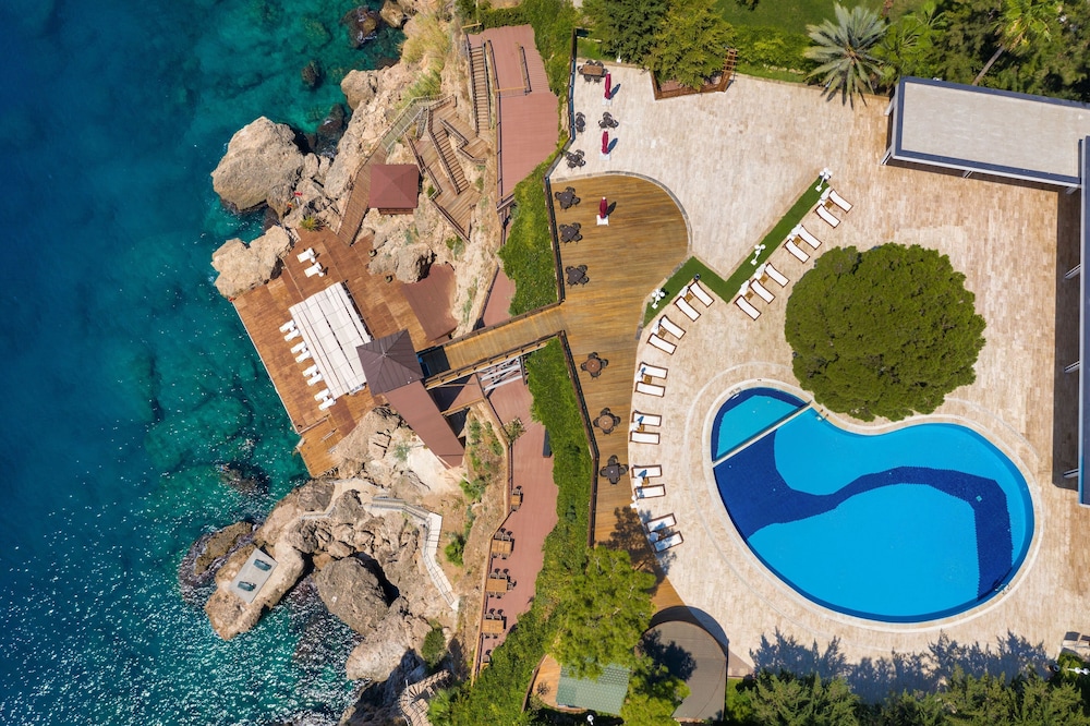 Delta Hotels Antalya Lara — Swimming pool in Antalya