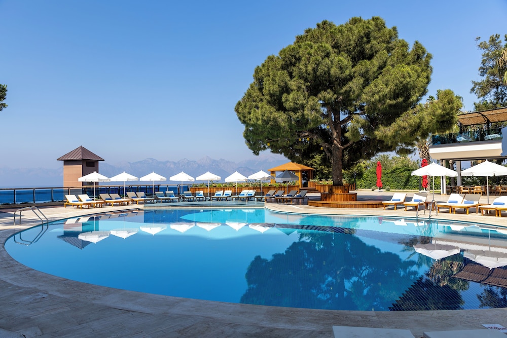 Delta Hotels Antalya Lara — Swimming pool in Antalya