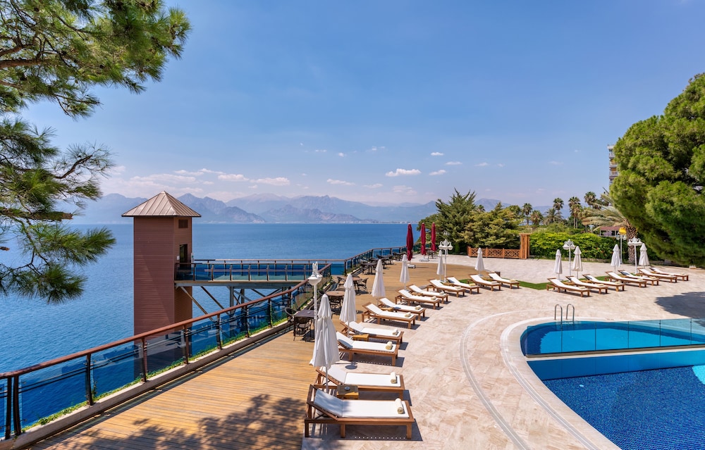 Delta Hotels Antalya Lara — Swimming pool in Antalya