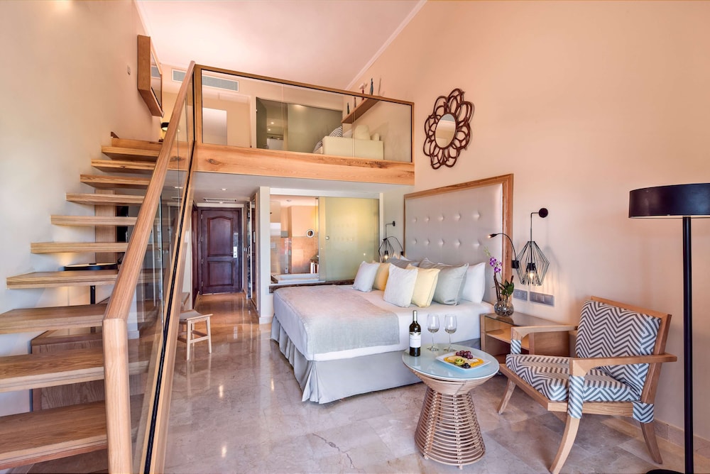 Grand Palladium Palace Resort Spa & Casino - All Inclusive — Hotel rooms in Bavaro, La Altagracia