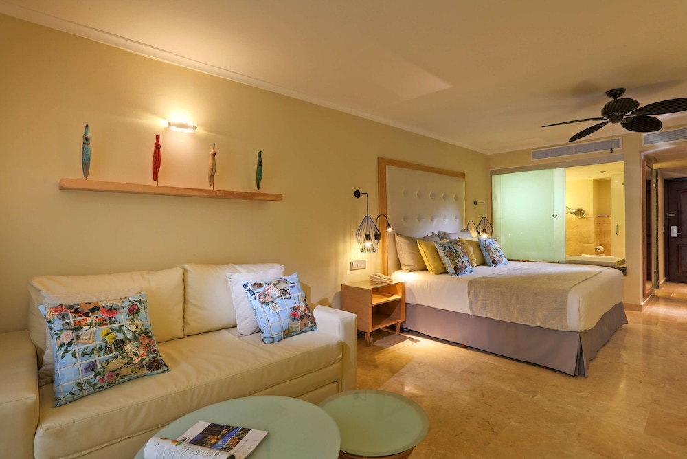 Grand Palladium Palace Resort Spa & Casino - All Inclusive — Hotel rooms in Bavaro, La Altagracia