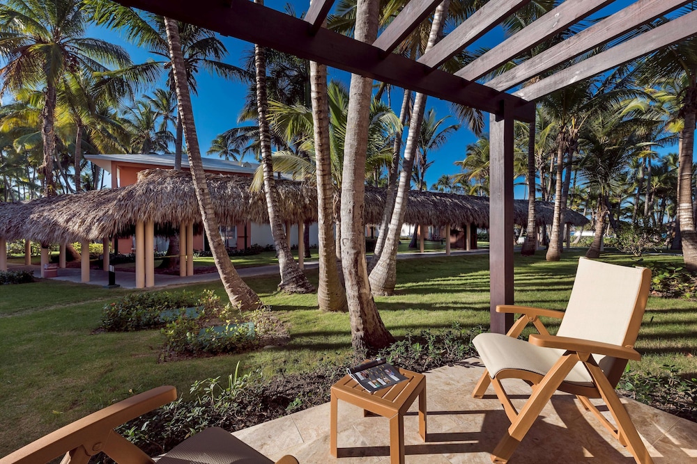 Grand Palladium Palace Resort Spa & Casino - All Inclusive — Hotel building in Bavaro, La Altagracia