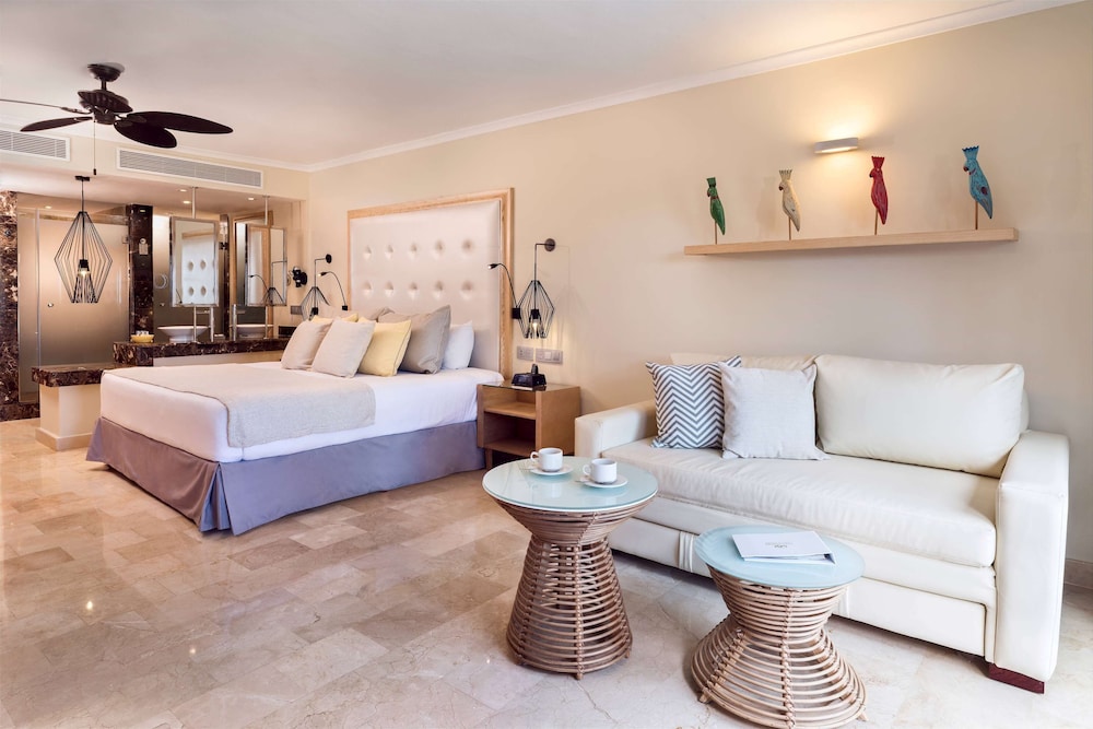 Grand Palladium Palace Resort Spa & Casino - All Inclusive — Hotel rooms in Bavaro, La Altagracia