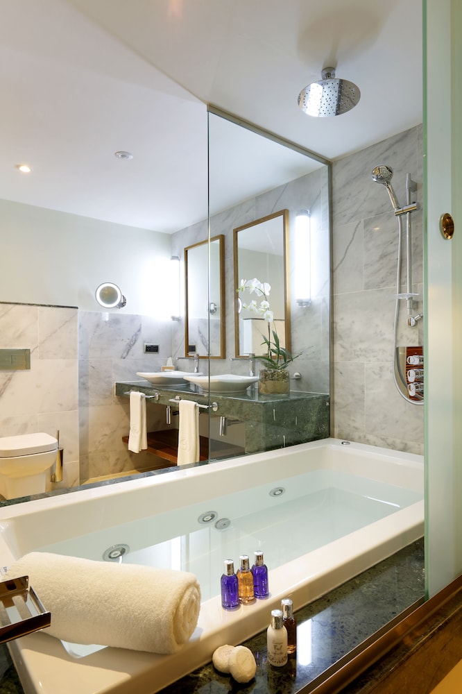 Grand Palladium Palace Resort Spa & Casino - All Inclusive — Hotel rooms in Bavaro, La Altagracia
