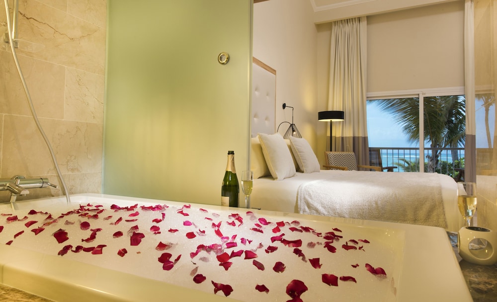 Grand Palladium Palace Resort Spa & Casino - All Inclusive — Hotel rooms in Bavaro, La Altagracia