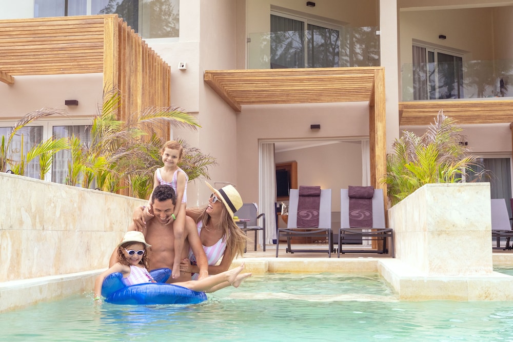Grand Palladium Palace Resort Spa & Casino - All Inclusive — Swimming pool in Bavaro, La Altagracia