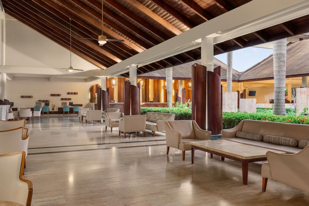 Grand Palladium Palace Resort Spa & Casino - All Inclusive — Hotel building in Bavaro, La Altagracia
