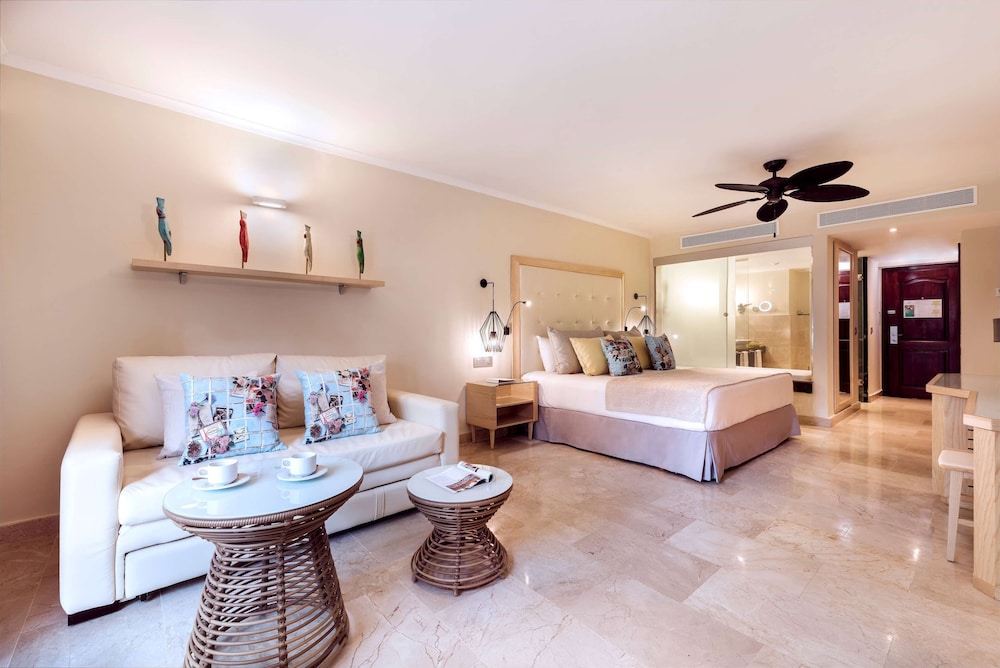 Grand Palladium Palace Resort Spa & Casino - All Inclusive — Hotel rooms in Bavaro, La Altagracia