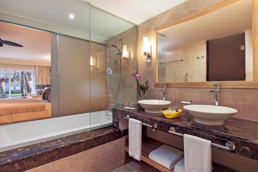 Grand Palladium Palace Resort Spa & Casino - All Inclusive — Hotel rooms in Bavaro, La Altagracia