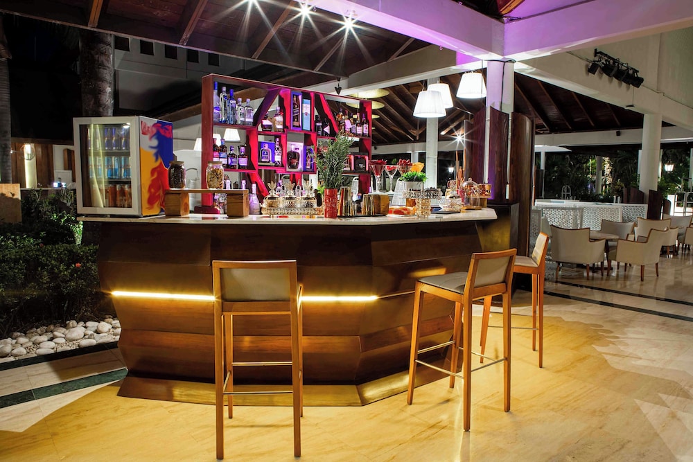 Grand Palladium Palace Resort Spa & Casino - All Inclusive — Restaurant & bars in Bavaro, La Altagracia