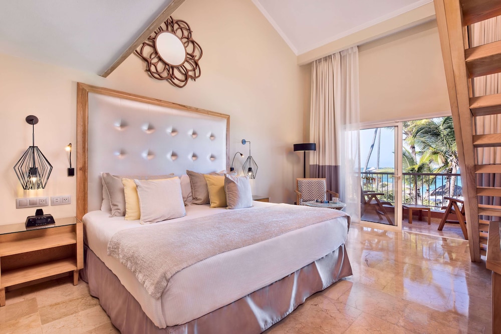 Grand Palladium Palace Resort Spa & Casino - All Inclusive — Hotel rooms in Bavaro, La Altagracia