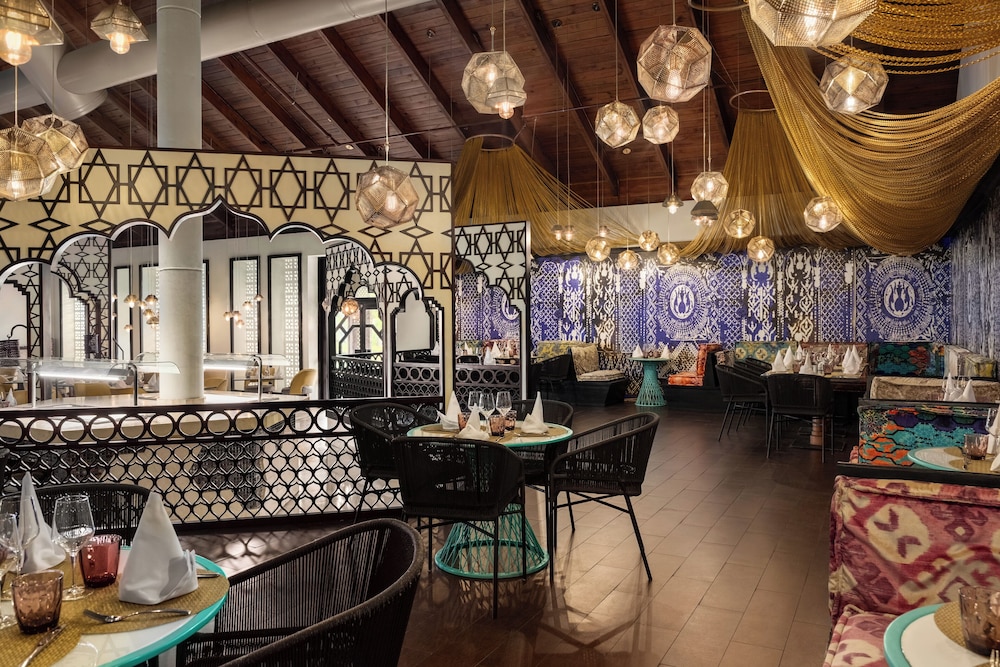 Grand Palladium Palace Resort Spa & Casino - All Inclusive — Restaurant & bars in Bavaro, La Altagracia