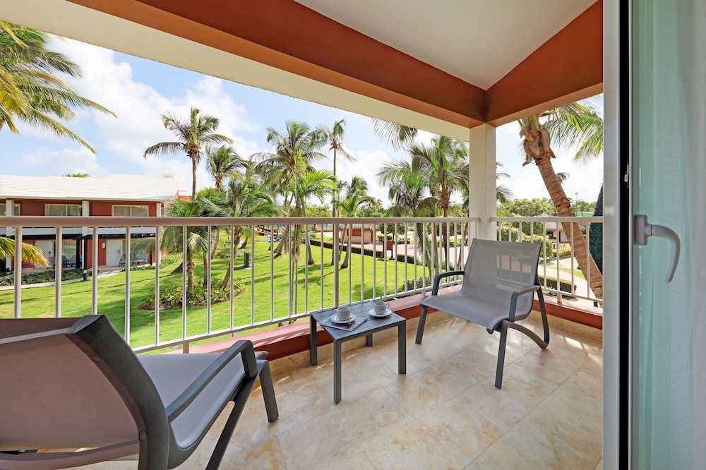 Grand Palladium Palace Resort Spa & Casino - All Inclusive — Hotel rooms in Bavaro, La Altagracia
